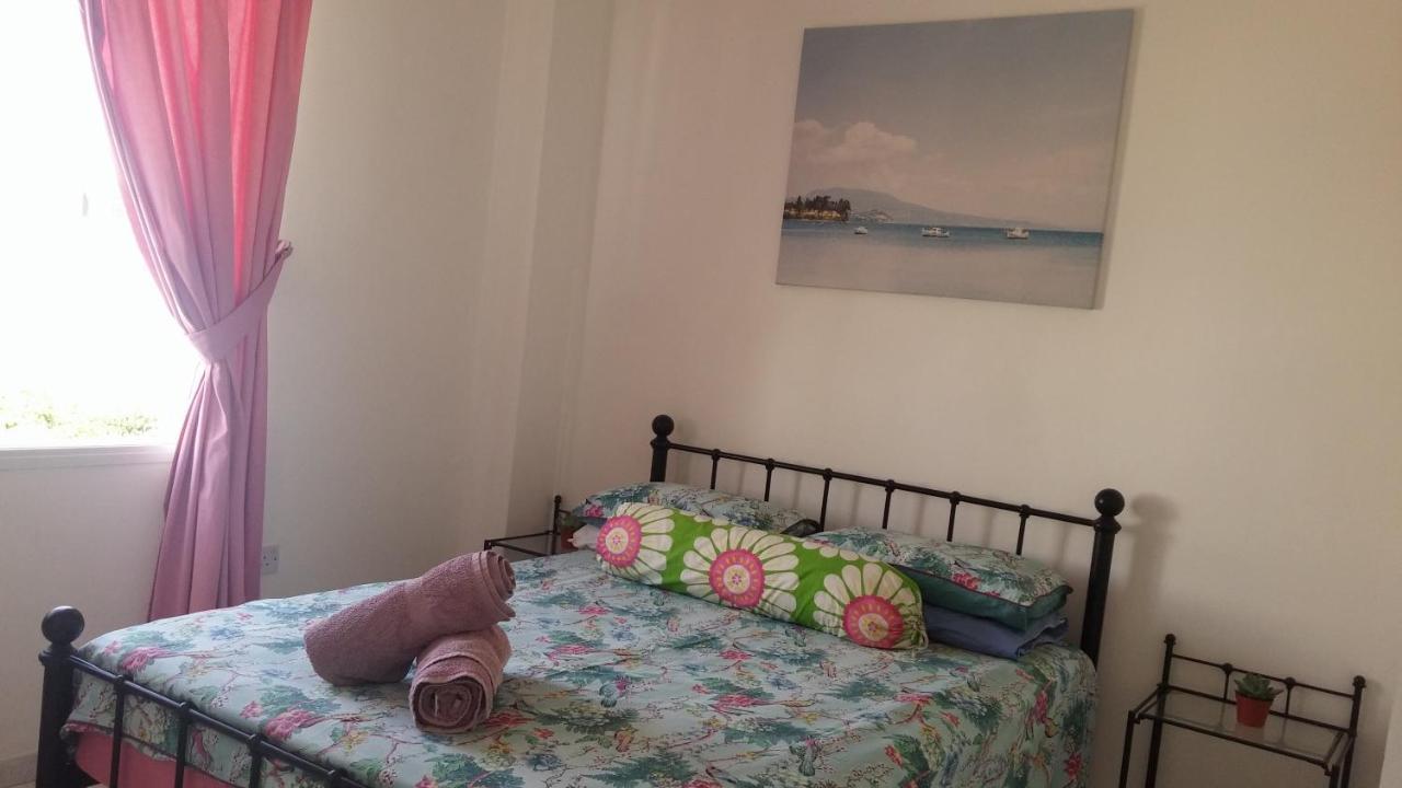 Athena And The Owl Beachside Apt Paphos Exteriör bild
