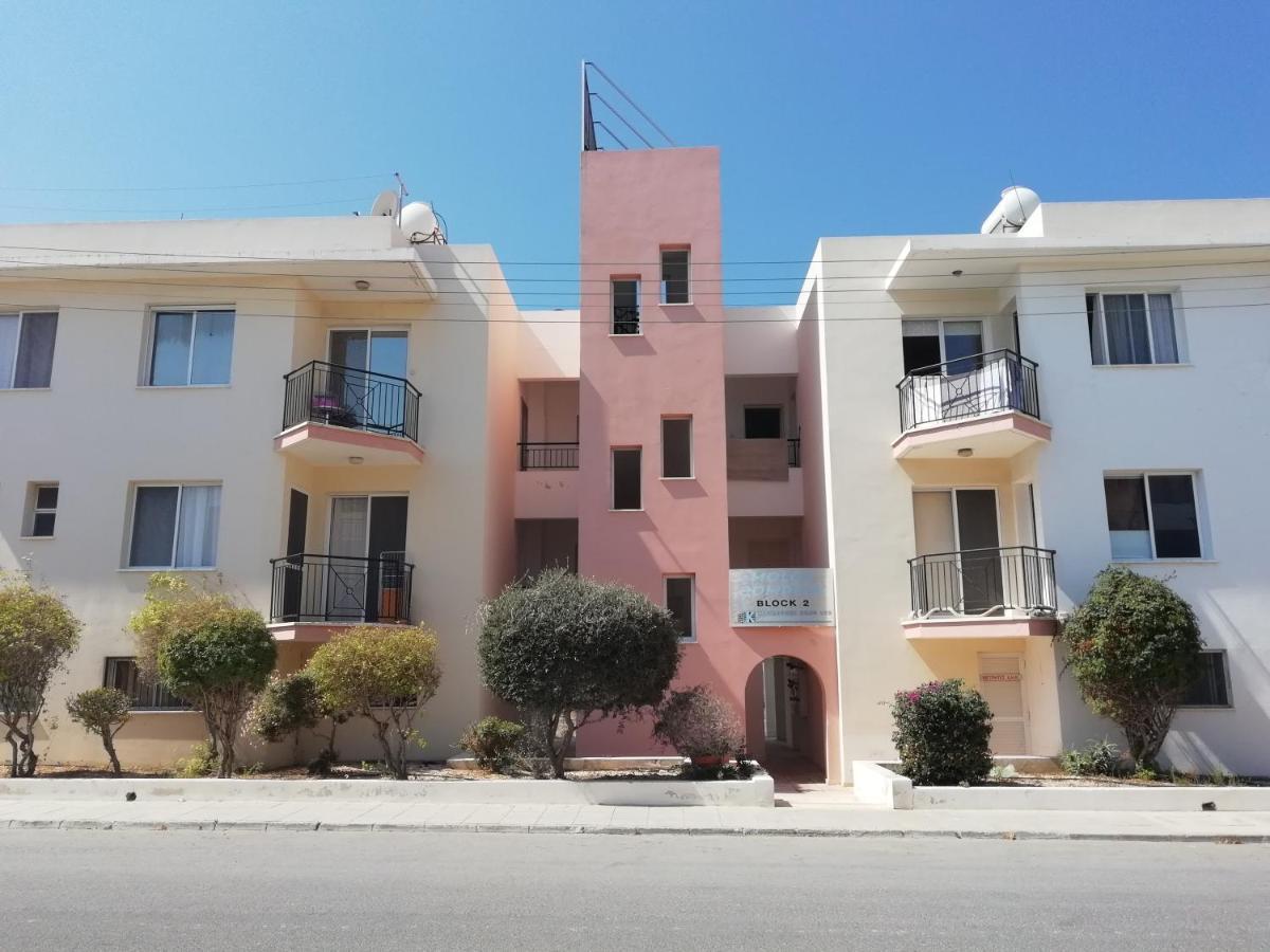 Athena And The Owl Beachside Apt Paphos Exteriör bild